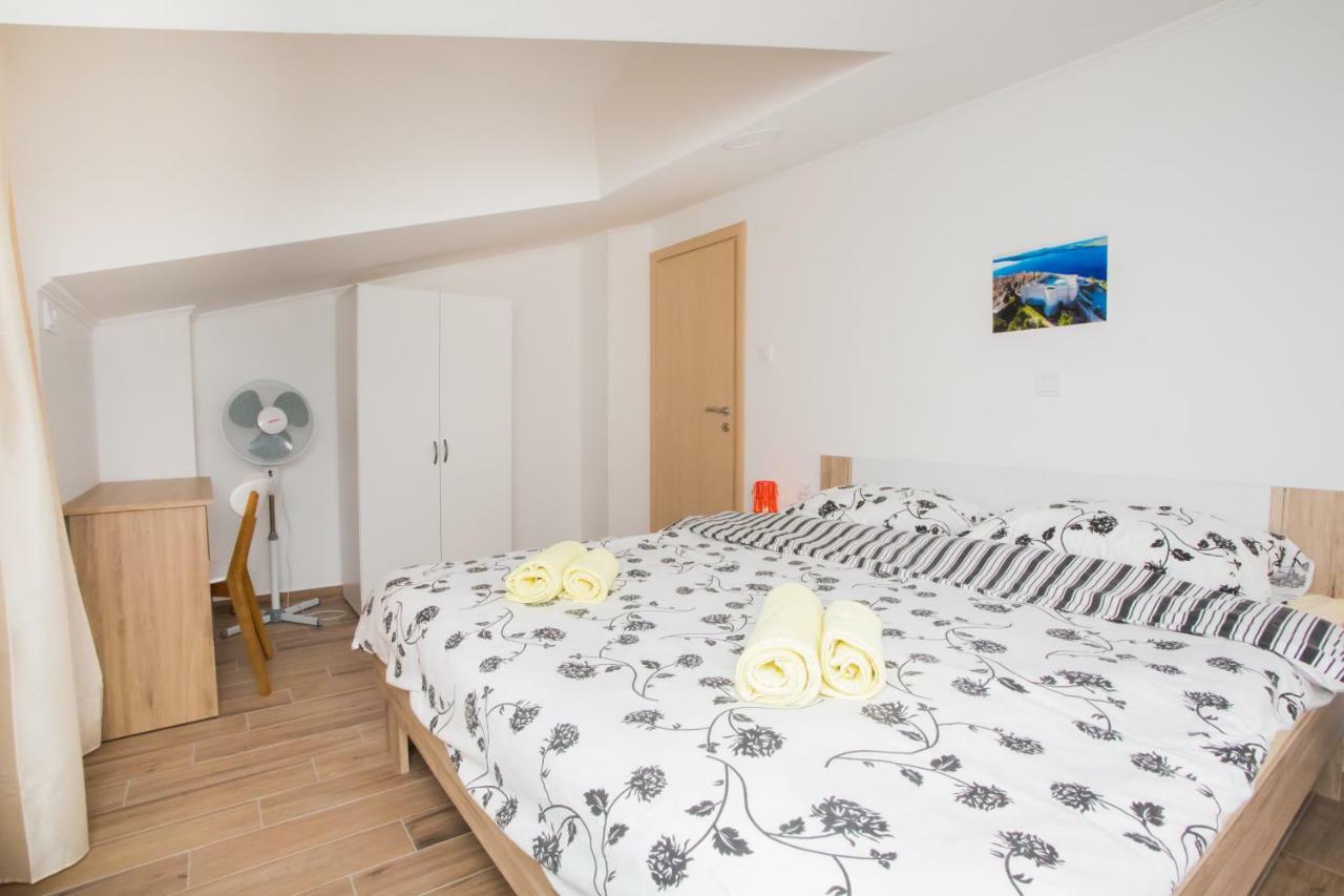 Apartments Tonka Šibenik Екстериор снимка